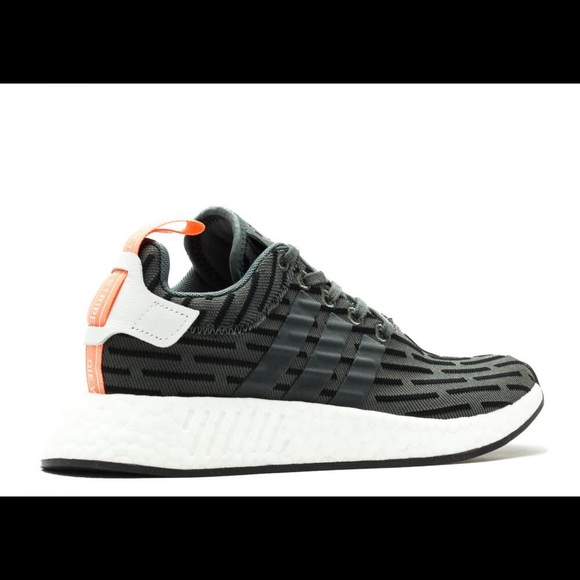 le adidas nwt nmd r2 black scarpe poshmark le adidas nwt nmd r2 black scarpe poshmark